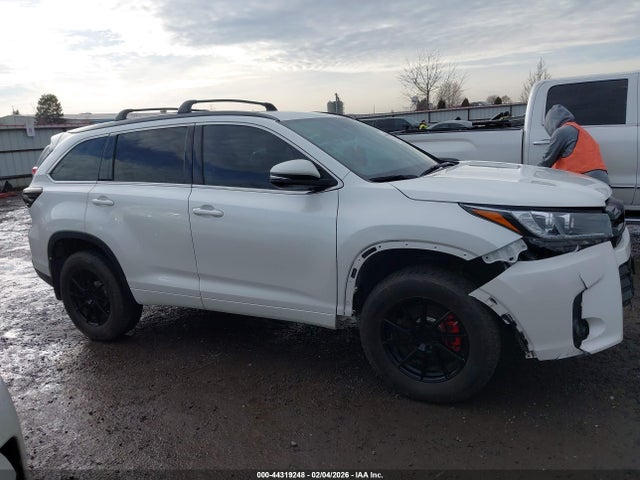 Toyota Highlander Se 2018 5TDJZRFH0JS493866 Image 13