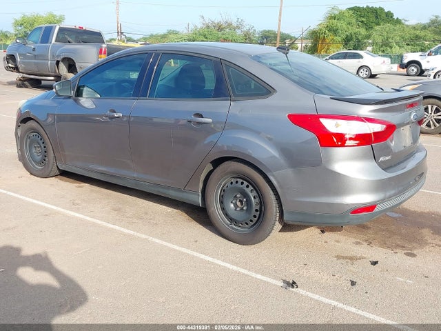 Ford FOCUS SE 2014 1FADP3F23EL363637 Image 3