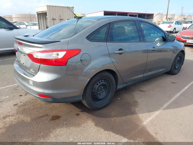 Ford FOCUS SE 2014 1FADP3F23EL363637 Image 4