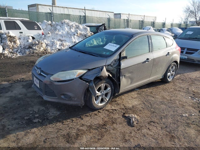 Ford FOCUS SE 2014 1FADP3K22EL202329 Image 2