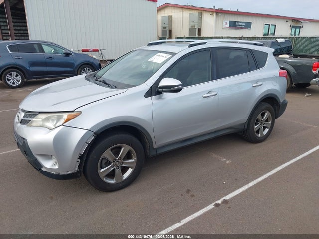 Toyota Rav4 Xle 2015 JTMWFREV9FJ025029 Image 2