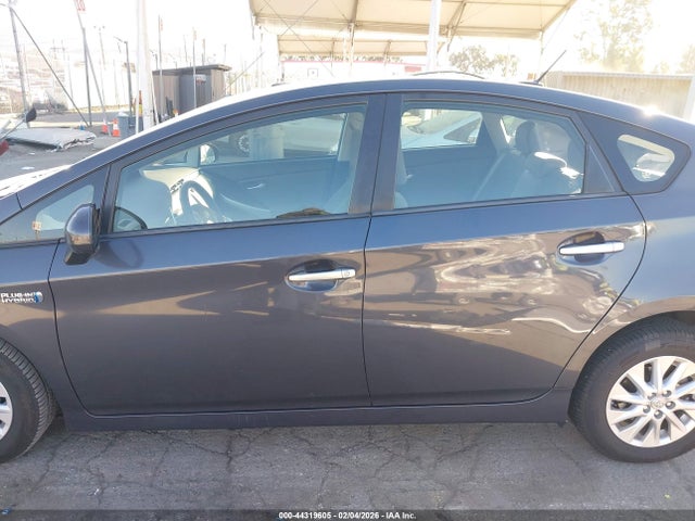 Toyota PRIUS PLUG-IN 2014 JTDKN3DP3E3063358 Image 15