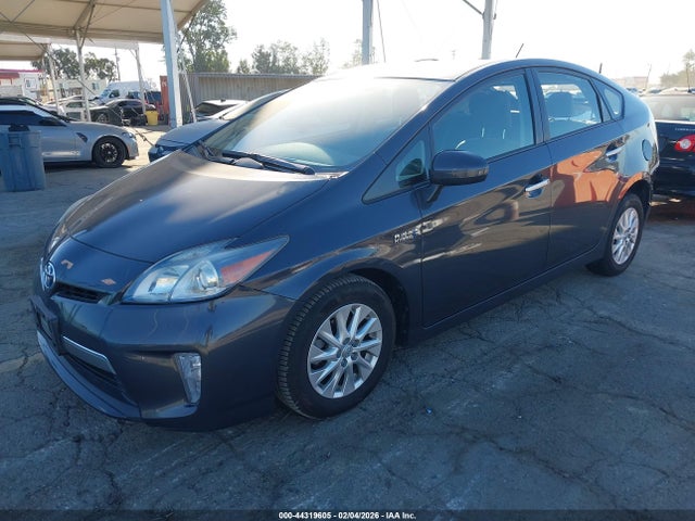 Toyota PRIUS PLUG-IN 2014 JTDKN3DP3E3063358 Image 2
