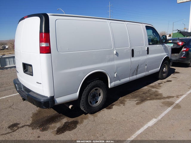 2017 Chevrolet Express 2500 Work Van მანქანა იყიდება აუქციონზე, vin: 1GCWGAFF2H1351697, აუქციონის ნომერი: 44319620