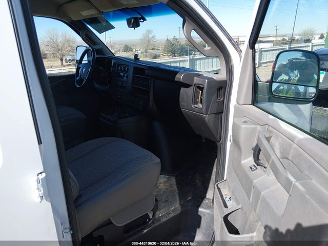 2017 Chevrolet Express 2500 Work Van მანქანა იყიდება აუქციონზე, vin: 1GCWGAFF2H1351697, აუქციონის ნომერი: 44319620