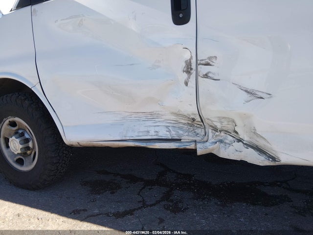 2017 Chevrolet Express 2500 Work Van მანქანა იყიდება აუქციონზე, vin: 1GCWGAFF2H1351697, აუქციონის ნომერი: 44319620