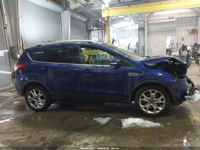 1FMCU9J93GUB13510 Ford Escape Titanium