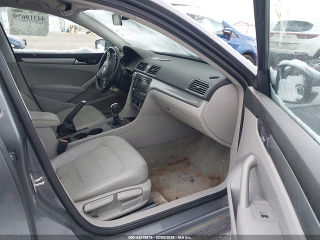 44319679 :رقم المزاد ، 1VWAT7A32FC092228 vin ، 2015 Volkswagen Passat 1.8t Limited Edition مزاد بيع
