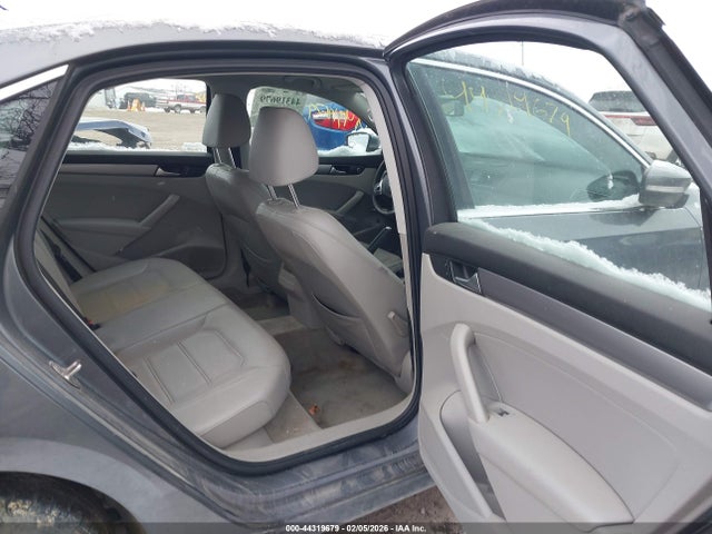 44319679 :رقم المزاد ، 1VWAT7A32FC092228 vin ، 2015 Volkswagen Passat 1.8t Limited Edition مزاد بيع
