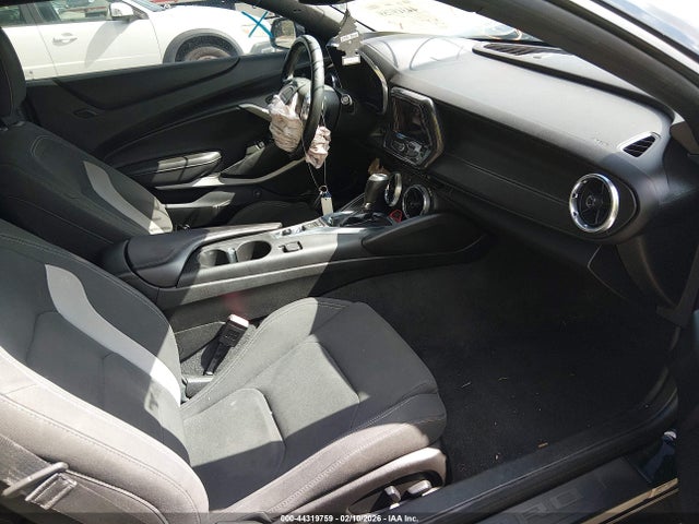 2019 CHEVROLET CAMARO 1G1FB1RS0K0104532 Photo 4