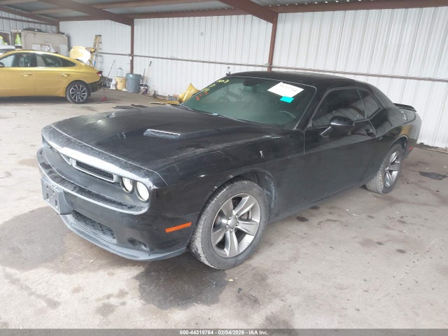 Dodge Challenger Sxt 2018 2C3CDZAG3JH127893 Image 2