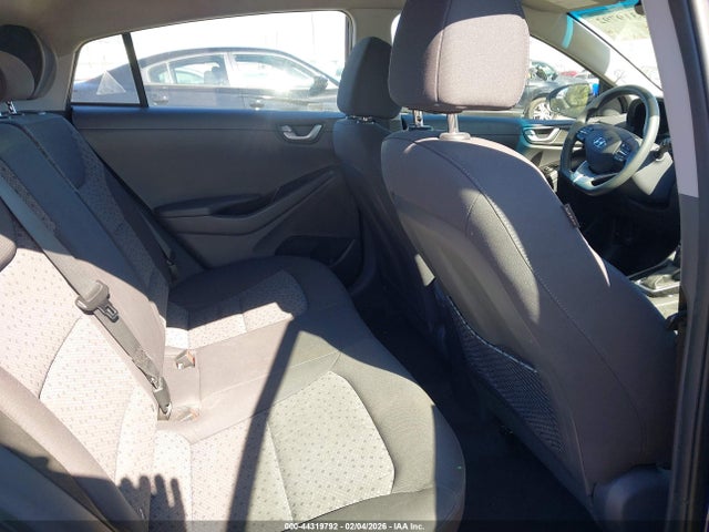 KMHC65LC8KU180365 Hyundai Ioniq Hybrid Blue