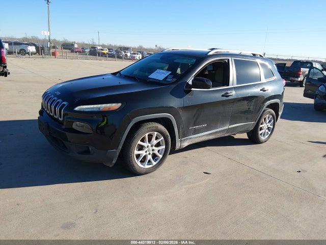 1C4PJLCB0GW230672 Jeep Cherokee Latitude