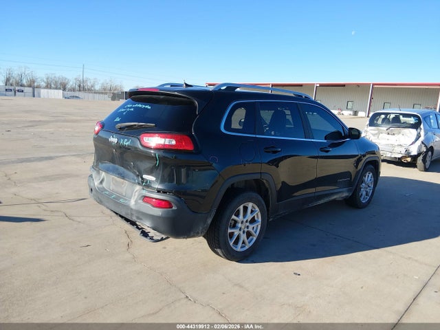 1C4PJLCB0GW230672 Jeep Cherokee Latitude