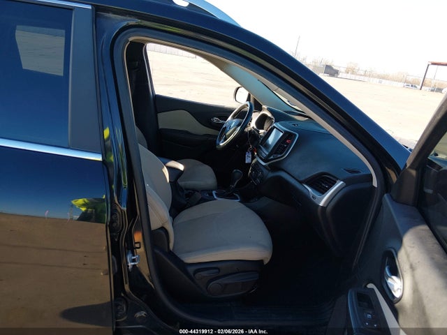 1C4PJLCB0GW230672 Jeep Cherokee Latitude