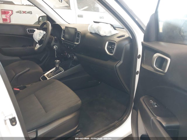 2021 HYUNDAI VENUE KMHRB8A31MU067581 Photo 4