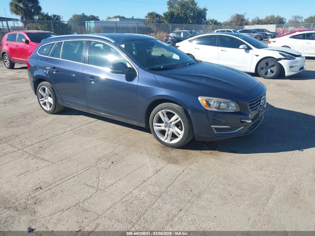 2015 VOLVO V60 YV126MEB3F1209061