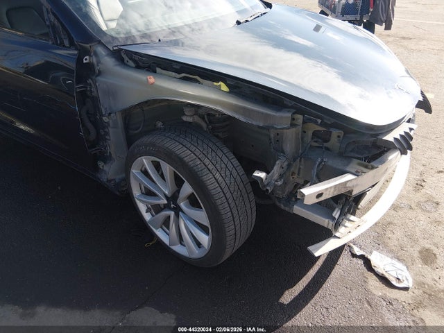 44320034 :رقم المزاد ، 5YJ3E1EBXJF120924 vin ، 2018 Tesla Model 3 Long Range/performance مزاد بيع