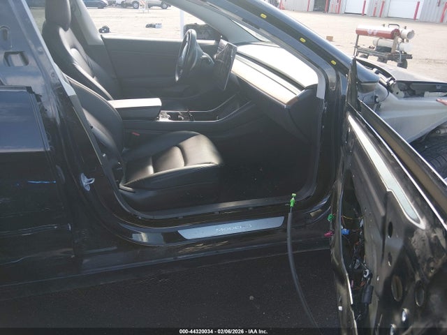 44320034 :رقم المزاد ، 5YJ3E1EBXJF120924 vin ، 2018 Tesla Model 3 Long Range/performance مزاد بيع