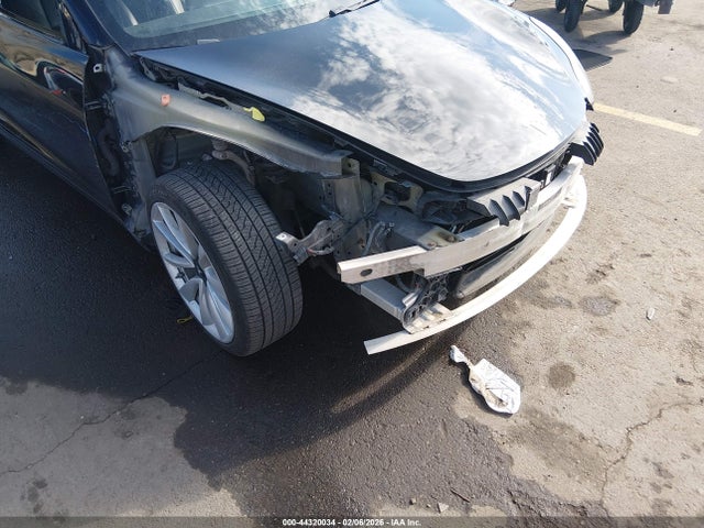 44320034 :رقم المزاد ، 5YJ3E1EBXJF120924 vin ، 2018 Tesla Model 3 Long Range/performance مزاد بيع