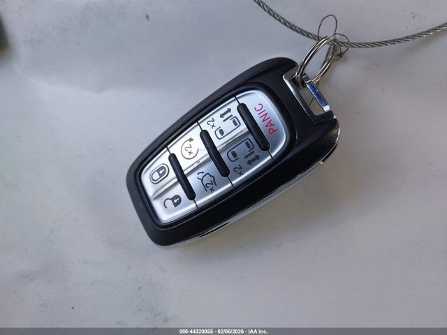44320055 :رقم المزاد ، 2C4RC1BG3HR660470 vin ، 2017 Chrysler Pacifica Touring-l مزاد بيع