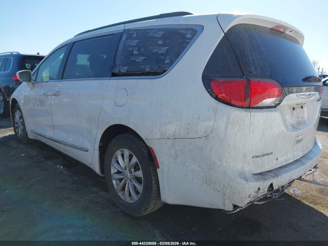 44320055 :رقم المزاد ، 2C4RC1BG3HR660470 vin ، 2017 Chrysler Pacifica Touring-l مزاد بيع