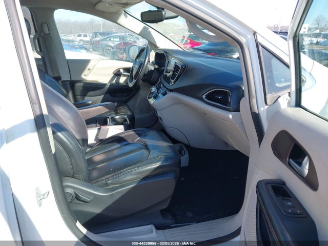 44320055 :رقم المزاد ، 2C4RC1BG3HR660470 vin ، 2017 Chrysler Pacifica Touring-l مزاد بيع