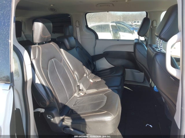 44320055 :رقم المزاد ، 2C4RC1BG3HR660470 vin ، 2017 Chrysler Pacifica Touring-l مزاد بيع