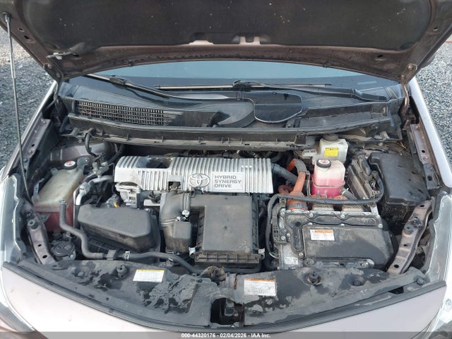 JTDZN3EU6HJ067584 Toyota Prius V Three