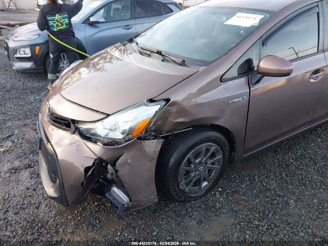JTDZN3EU6HJ067584 Toyota Prius V Three