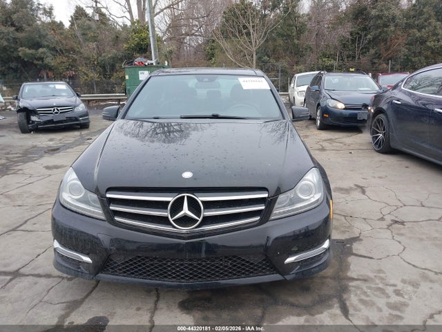 2014 Mercedes-benz C 300 Sport 4matic მანქანა იყიდება აუქციონზე, vin: WDDGF8AB9EA965233, აუქციონის ნომერი: 44320181