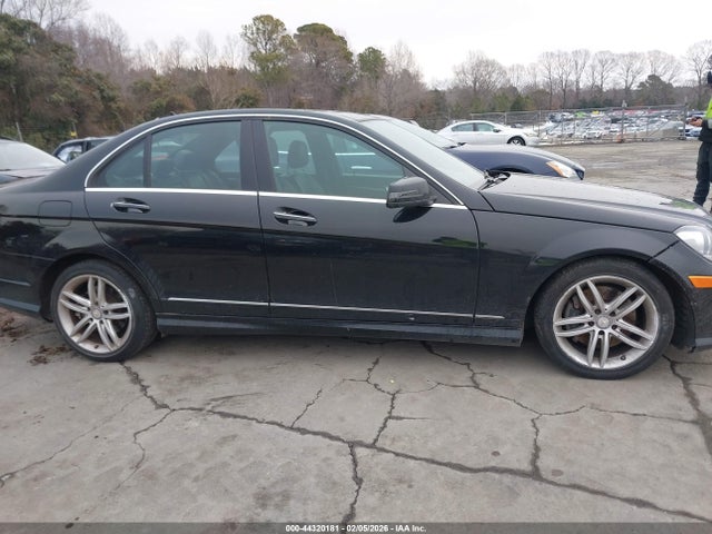 2014 Mercedes-benz C 300 Sport 4matic მანქანა იყიდება აუქციონზე, vin: WDDGF8AB9EA965233, აუქციონის ნომერი: 44320181