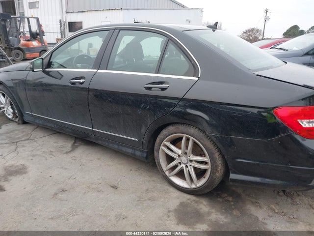 2014 Mercedes-benz C 300 Sport 4matic მანქანა იყიდება აუქციონზე, vin: WDDGF8AB9EA965233, აუქციონის ნომერი: 44320181