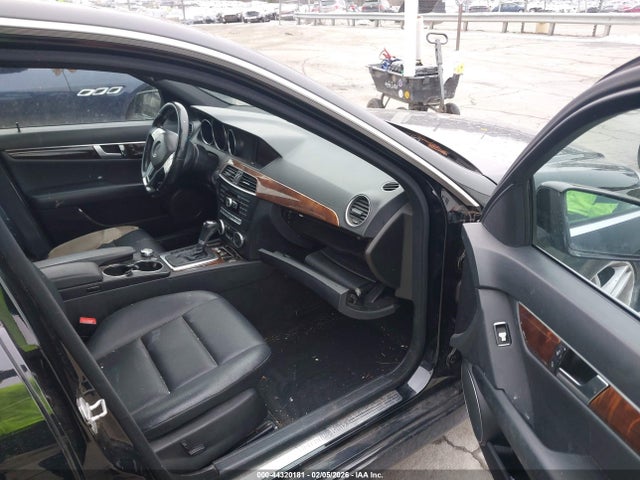 2014 Mercedes-benz C 300 Sport 4matic მანქანა იყიდება აუქციონზე, vin: WDDGF8AB9EA965233, აუქციონის ნომერი: 44320181
