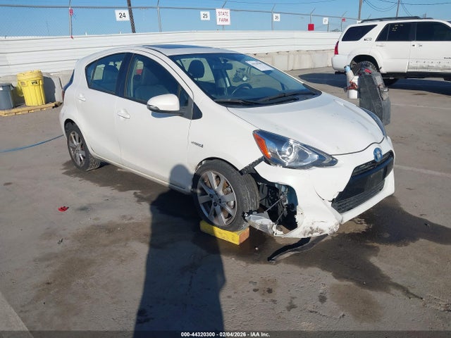 JTDKDTB35F1086351 Toyota Prius C Four