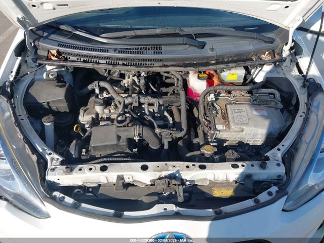 JTDKDTB35F1086351 Toyota Prius C Four