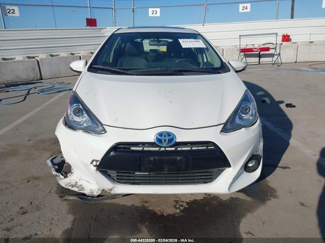 JTDKDTB35F1086351 Toyota Prius C Four