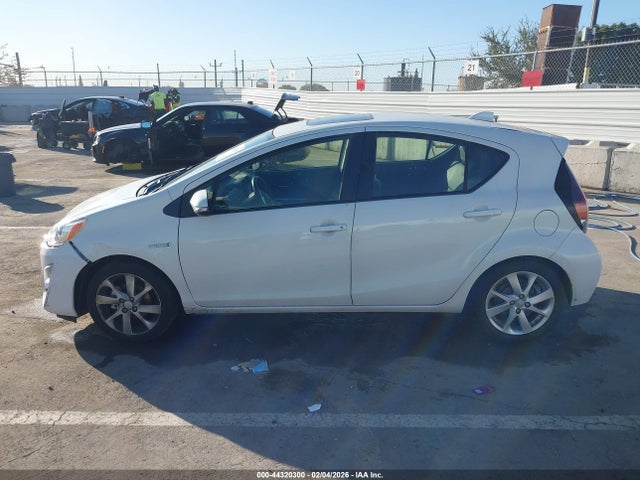 JTDKDTB35F1086351 Toyota Prius C Four