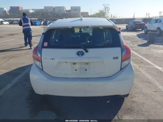 JTDKDTB35F1086351 Toyota Prius C Four