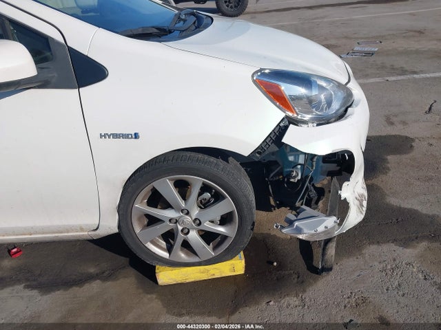 JTDKDTB35F1086351 Toyota Prius C Four