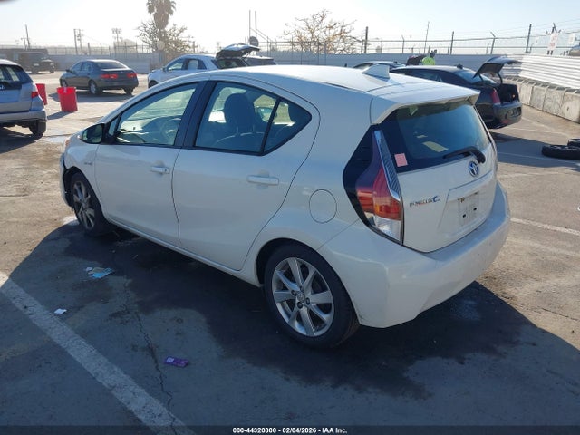JTDKDTB35F1086351 Toyota Prius C Four