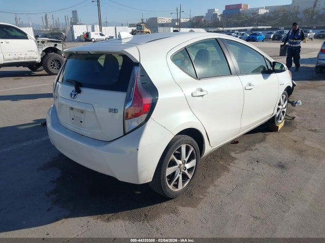 JTDKDTB35F1086351 Toyota Prius C Four