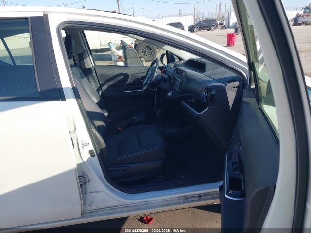JTDKDTB35F1086351 Toyota Prius C Four