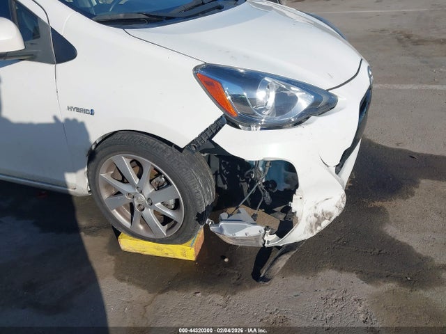 JTDKDTB35F1086351 Toyota Prius C Four
