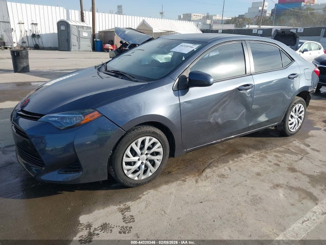 Toyota COROLLA LE 2018 2T1BURHE3JC108539 Image 2