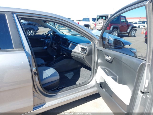 3KPA25AD3ME367677 KIA Rio 5-door S