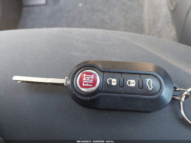 2015 FIAT 500 3C3CFFAR0FT750137 Photo 10