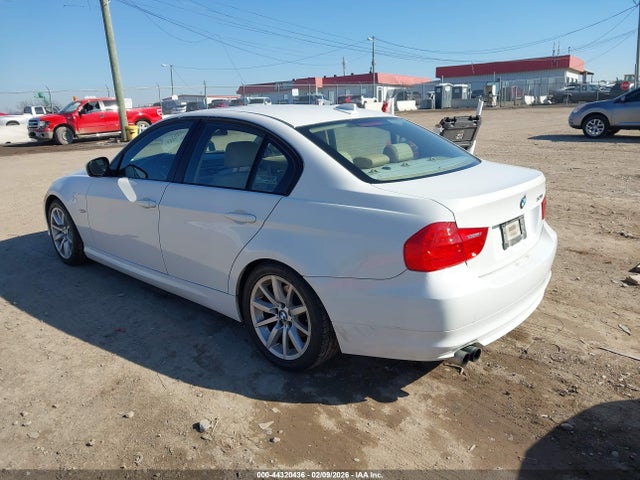 2011 BMW 328I WBAPH7C59BE675789 Photo 2