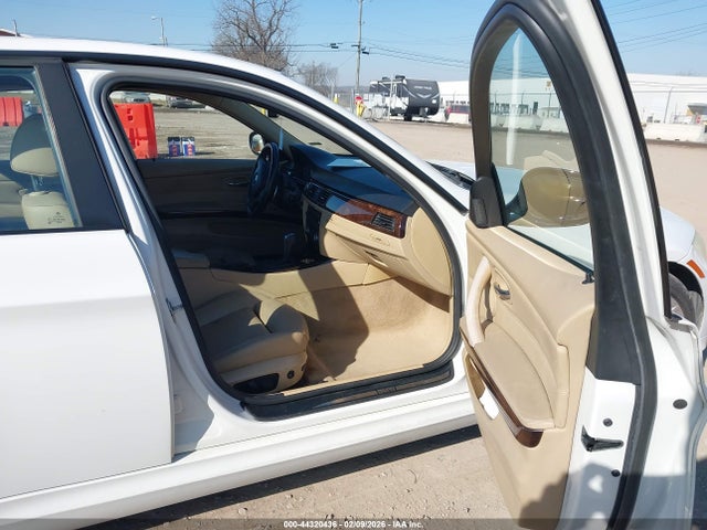 2011 BMW 328I WBAPH7C59BE675789 Photo 4