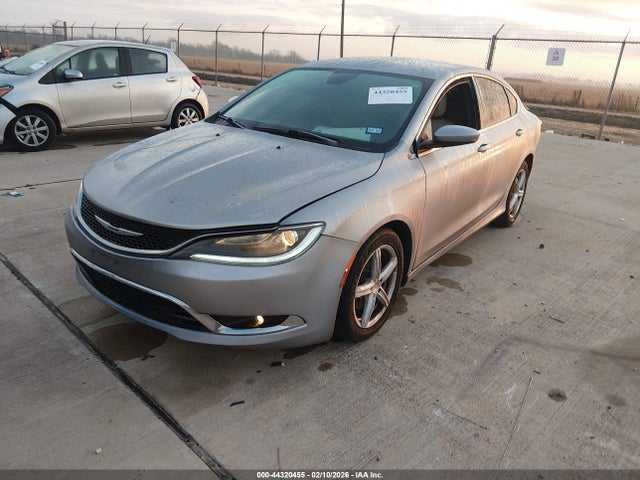 Chrysler 200 C 2015 1C3CCCCB7FN520537 Image 2